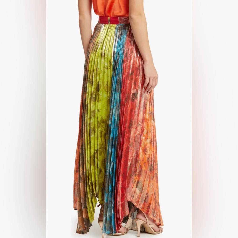 Katz Sunburst Pleated Maxi Skirt
Alice + Olivia - Picture 3 of 3
